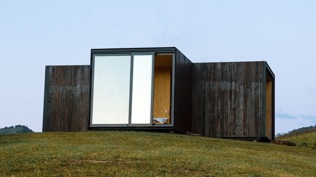 Gartenbüro mit Holzfinish, in den Hügeln gelegen